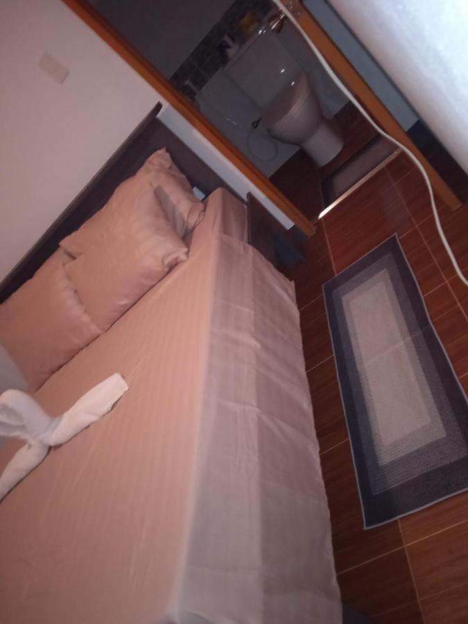 Sarah'S Garden Bnb & Spa Bed & Breakfast Clarin  Bagian luar foto